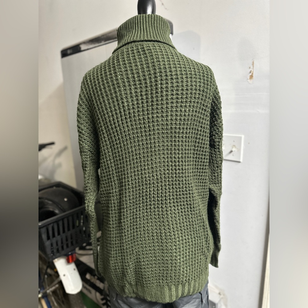 H&M Forrest Green Turtle Neck Sweater with Textured Knit - Picture 5 of 6